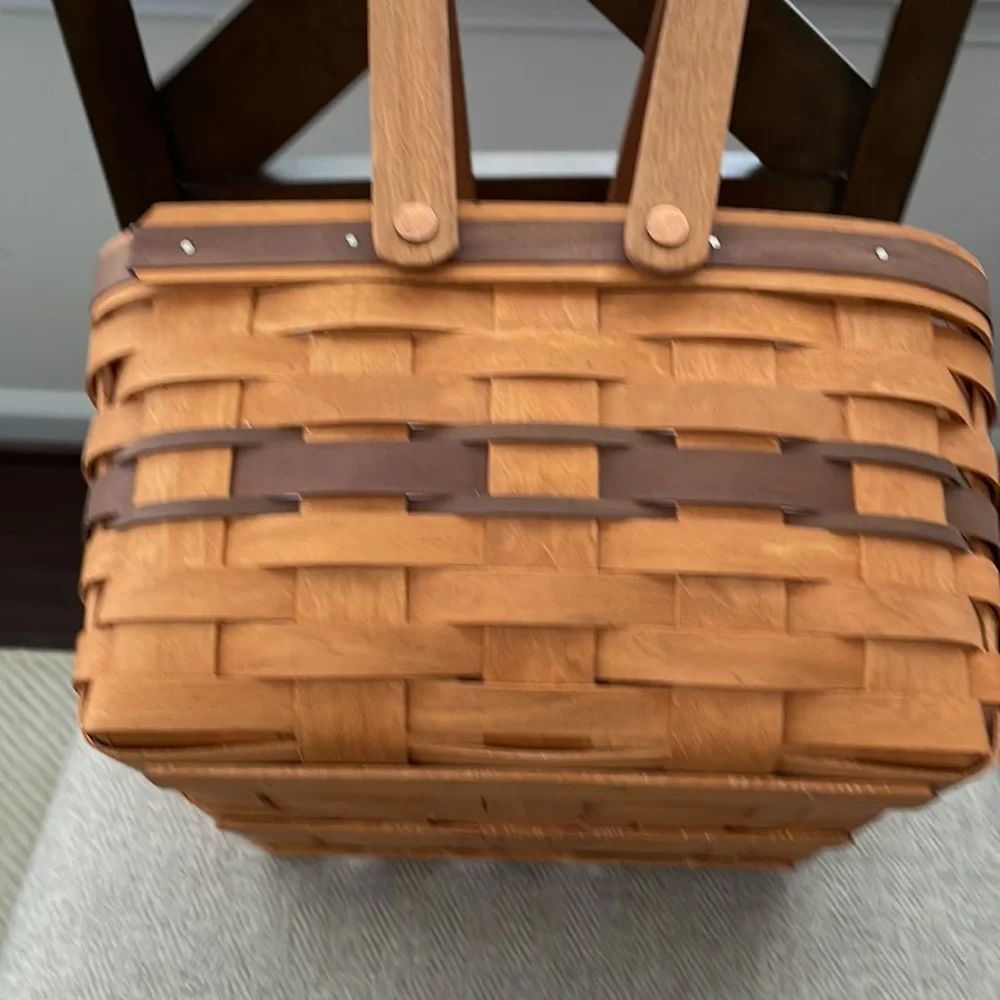 Henn Basket no cracks or splits. - Picture 11 of 11